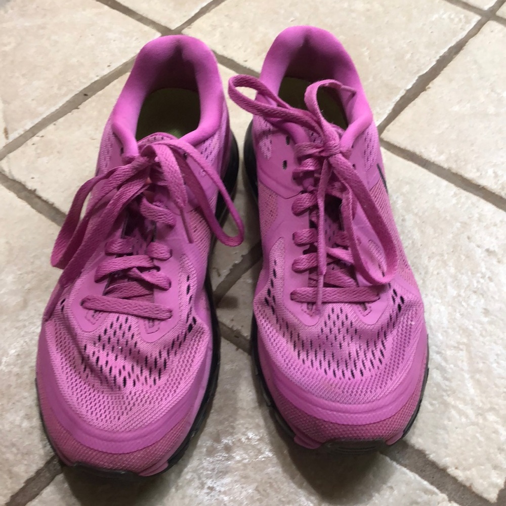 Women’s Nike Air Max size 8.5